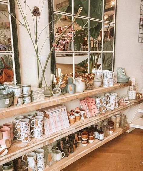 PlukAmsterdamMar 2019 Tiny Gift Shop Interiors, Girly Store Design, Small Retail Display, Opening A Gift Shop, Boutique Organization Ideas Inventory, Aesthetic Gift Shop, Cafe Gift Shop, Small Retail Shop Design, Cute Store Aesthetic