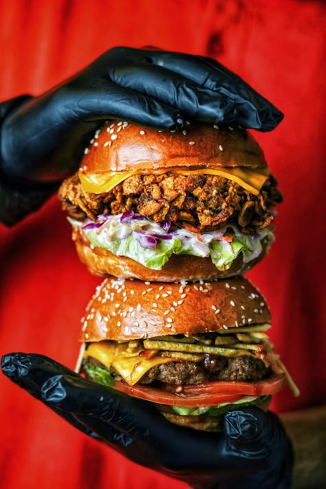 Creative Burger, Home Burger, Food Videography, Big Burgers, Food Photoshoot, Restaurant Photography, Burger Restaurant, Food Photography Inspiration, Burger Bar