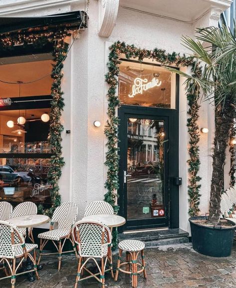 Best restaurants in Brussels | Brussels Guide - Style My Trip Belgium Aesthetic, Veggie Restaurant, Veg Restaurant, Cool Restaurant, Cozy Cafe, Brussels Belgium, Cool Cafe, City Trip, Seafood Restaurant