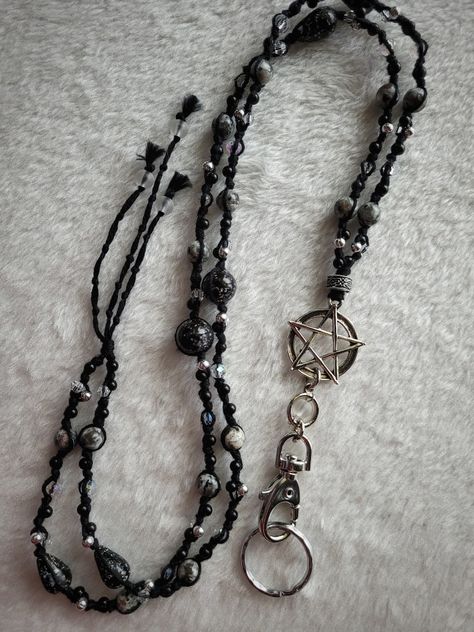 Diy handmade witchy goddess lanyard with Yooperlite and clear quartz beads. Witchy Handmade Jewelry, Witchy Jewelry Diy, Witch Jewelry Diy, Goth Jewelry Diy, Witchy Goddess, Gothic Jewelry Diy, Boho Punk, Beaded Jewelry Necklaces, Wiccan Jewelry