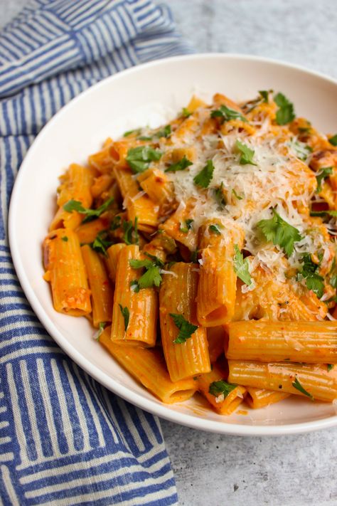 Harissa Pesto Pasta, Harissa Chicken Pasta, Harissa Pasta Recipe, Harissa Noodles, Harissa Pasta Sauce, Harissa Pasta, Tofu Pasta, Harissa Recipes, Quick Pasta Dishes