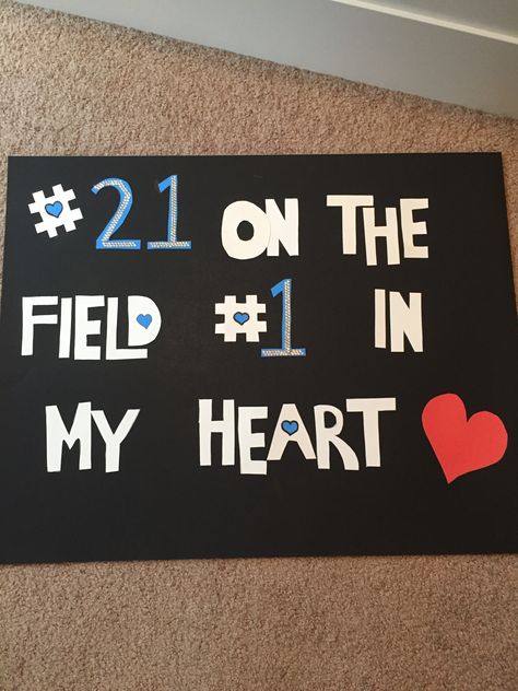 So cute for supporting your boyfriend on the field! Gifts For Boyfriend Football, Football Boyfriend Gifts, Gifts For Boyfriend Long Distance, Birthday Present For Boyfriend, Soccer Boyfriend, Football Boyfriend, Birthday Gifts For Boyfriend Diy, Presents For Boyfriend, Soccer Gifts