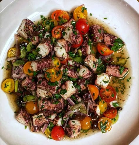 Octopus Salad Recipe, Octopus Salad, Octopus Recipes, Grilled Octopus, Seafood Salad, Seafood Dishes, Fish And Seafood, Salad Recipe, Fish Recipes