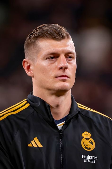 Toni Kroos Real Madrid, Free Funny Videos, Real Madrid Club, Cristino Ronaldo, Messi And Neymar, Different Person, Bmw Wallpapers, Messi And Ronaldo, Dark Nature Aesthetic