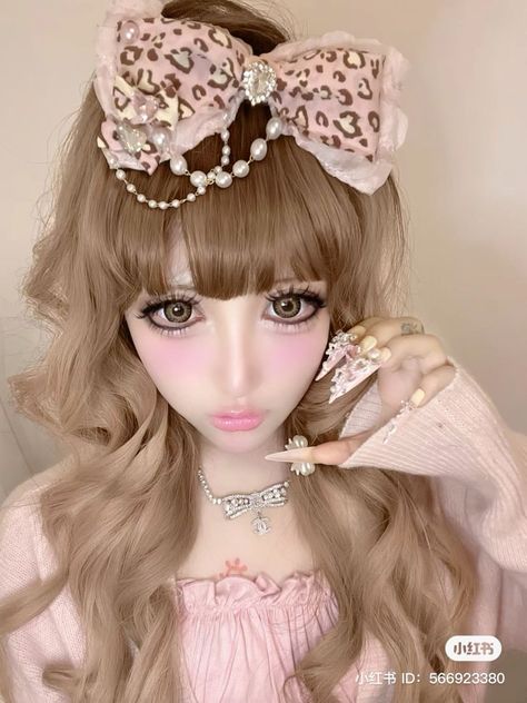 Hime Gyaru Makeup Look Hime Gyaru Makeup, Gyaru Hime, Gyaru Hair, Fashion Week Dresses, Gyaru Makeup, Hime Gyaru, Fashion Figure Drawing, Iconic Dresses, Pink Bows