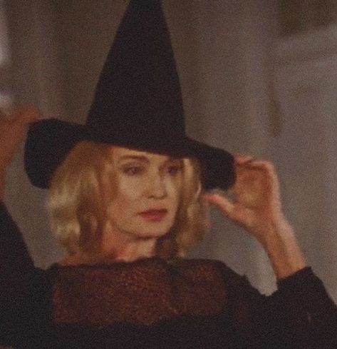 its the season of the witch Ahs Aesthetic, Ahs Coven, Aesthetic Gif, Horror Story, American Horror, Coven, American Horror Story, Witch, Gif