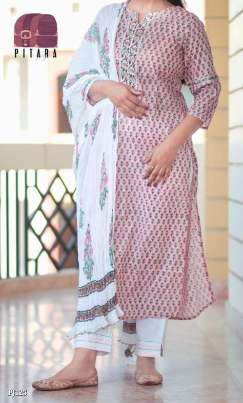 Elegant Fashion Outfits, Simple Kurti, Ramadan Images, Punjabi Salwar, Women Cotton Dress, Designer Punjabi Suits, Latest Kurti, Simple Kurti Designs, Palazzo Suit