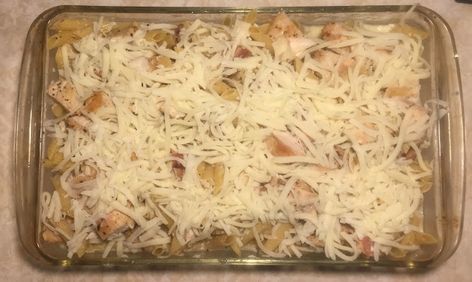 Chicken Carbonara Bake Carbonara Bake, Chicken Carbonara, One Dish Meals, Baked Macaroni, Casserole Recipes, A Restaurant, Macaroni, Good Food, Chicken