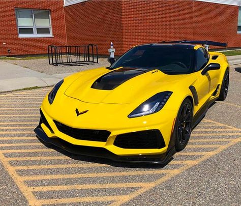 Chevrolet Corvette C7 ZR1 painted in Racing Yellow Tintcoat  Photo taken by: @onlyzr1 on Instagram Yellow Corvette, Lykan Hypersport, Kanye West Style, Chevrolet Corvette C7, Chevrolet Corvette Z06, Corvette Zr1, Tesla Roadster, Corvette Z06, Corvette C7