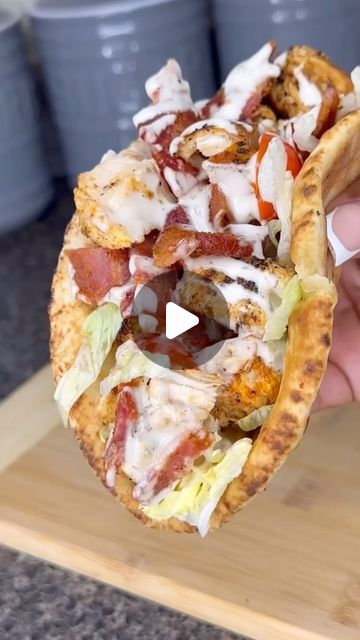 Dwalette King on Instagram: "Chicken BLT Ranch Pita🔥 Would you try it❓ I decided to make  something quick and easy tonight .. it’s has been a longggg work week and this is going to be it for dinner lol It was so good🤤   Seasonings on Chicken: Smoked Paprika Onion powder Garlic Powder Tony Chachere’s Creole Seasoning  Trader Joe’s Citrusy Garlic Seasoning - Pita Bread :Aldi  -Bacon: Wright Bacon  - I used Olive Garden Parmesan Ranch Dressing  . . . . . . . . . . . . . . . . . . . . . . . . . . . . . . #pita #pitabread #chicken #chickenlover #bacon #chickenbacon #chickenbaconranch #easyrecipes #blt #fypage #food #chickenbreast" Chicken Pita Bread Wraps, Chicken Bacon Ranch Pita, Pita Bread Sandwich Ideas, Pita Bread Ideas, Parmesan Ranch Dressing, Food Entrees, Parmesan Ranch, Pita Sandwich, Chicken Blt