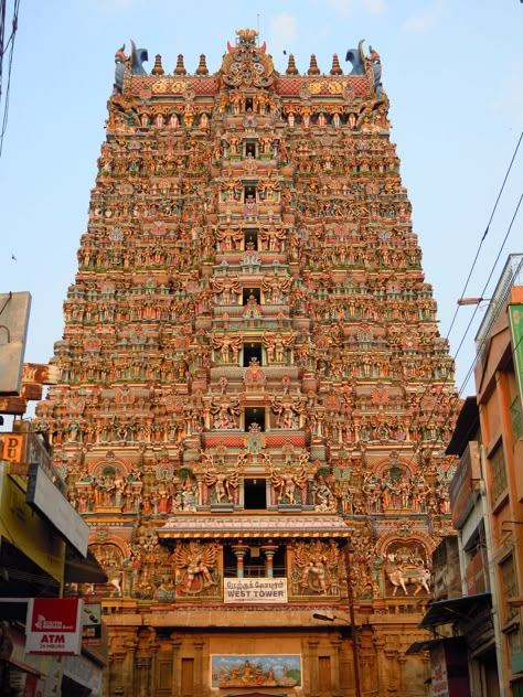 https://flic.kr/p/bXatYz | Meenakshi Temple tower/gopuram, Madurai Meenakshi Temple Photography, Madurai Temple, Madurai Meenakshi Temple, Indian Castle, Meenakshi Temple, Indian Temple Architecture, Hindu Temples, Ancient Indian Architecture, Temple Photography