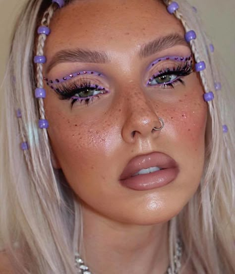 Purple Rave Hair, Purple Makeup Looks With Rhinestones, Lilac Purple Makeup Looks, Purple Gem Makeup, Purple Looks Makeup, Rhinestone Freckles, Rave Overalls, Purple Rhinestone Makeup, Violet Makeup Look