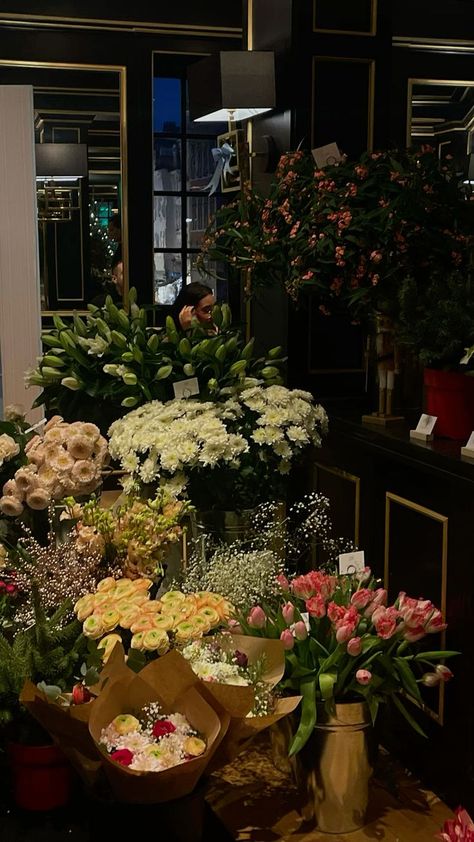 Flower Shops Aesthetics, Flower Delivery Aesthetic, Flower Arrangement Aesthetic, Rose Flowers Aesthetic, Flower Shop Aesthetic, Flower Bunch, Boquette Flowers, Nothing But Flowers, Flower Therapy