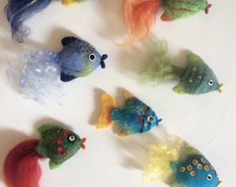 Needle felted fish, sea fish, wool fish Felted Fish, Felt Fish, Green Fish, Fish Home, Needle Felting Ideas, Needle Felting Diy, Felted Wool Crafts, Felt Fairy, Needle Felting Tutorials