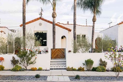 What Is Spanish Colonial Architecture? Small Spanish Style Homes, Modern Spanish Colonial, Spanish Style Home Exterior, Spanish Colonial Architecture, Spanish Colonial Homes, Spanish Revival Home, Clay Roof Tiles, Clay Roofs, Colonial Style Homes