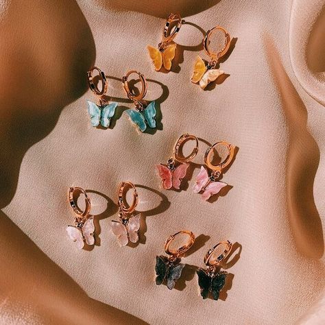 Back To University, Girly Accessories, Girl Jewelry, Butterfly Jewelry, Hand Jewelry, Girly Jewelry, Butterfly Earrings, Jewelry Inspo, Stylish Jewelry