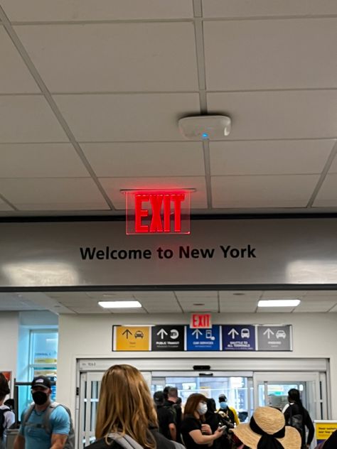 Camp America, Welcome To New York, Nyc Lifestyle, New York City Vacation, Airport Aesthetic, Nyc Aesthetic, New York Photos, New York Life, New York Aesthetic