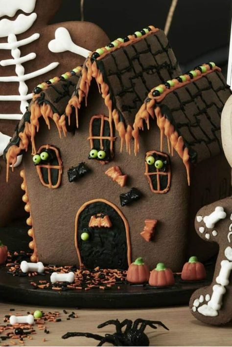 16 Halloween Gingerbread House Ideas » Lady Decluttered Spooky Gingerbread House, Halloween Gingerbread House Ideas, Ideas From Paper, Graham Cracker House, Haunted Gingerbread House, Halloween Gingerbread House, Halloween Gingerbread, Spooky Sweets, Gingerbread House Ideas