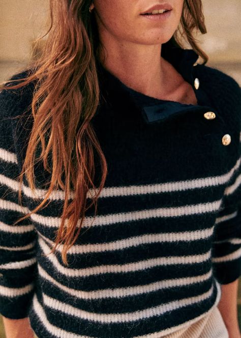 Trudy Jumper - Navy / Ecru - Super kid mohair - Sézane French Girl Fall Style, Striped Sweater Outfit, Fall Wardrobe Staples, French Wardrobe, Parisian Look, Jumper Outfit, Pullover Outfit, Long Sleeve Jumper, Work Wardrobe