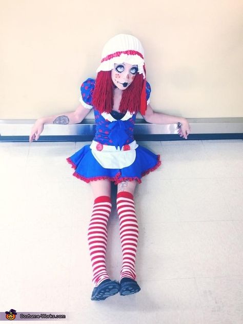 Ragedy Ann Costume, Raggedy Ann Halloween Costume, Creative Diy Costumes, Raggedy Ann Costume, Halloween Poems, Yarn Wig, Creepy Halloween Costumes, Halloween Costumes 2016, Doll Halloween Costume