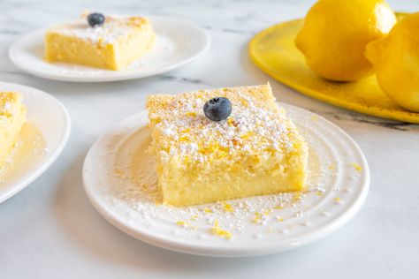 How to Make Lemon Custard Magic Cake Cake And Custard, Lodge Recipes, Lemon Custard Cake, Lemon Magic, Foodie Desserts, Magic Custard Cake, Custard Cake Recipes, Swiss Rolls, Cake Lemon