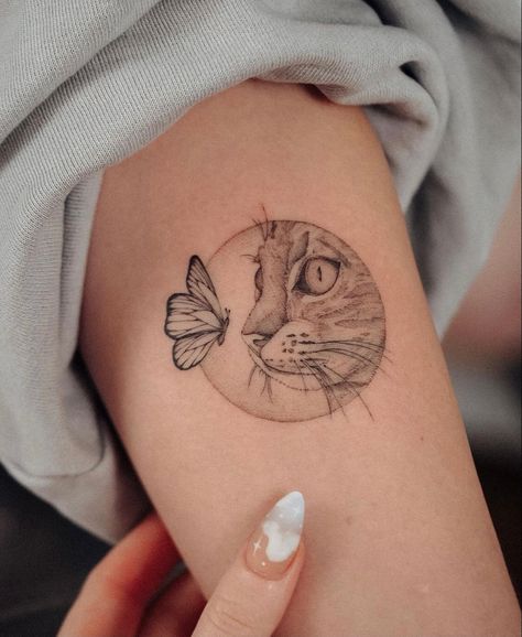 Geometric Cat Tattoo, Our Mindful Life, Lady Bug Tattoo, Cat Tattoo Designs, Small Hand Tattoos, Viking Tattoo Design, Another Country, Back Tattoo Women, Tattoo Feminina