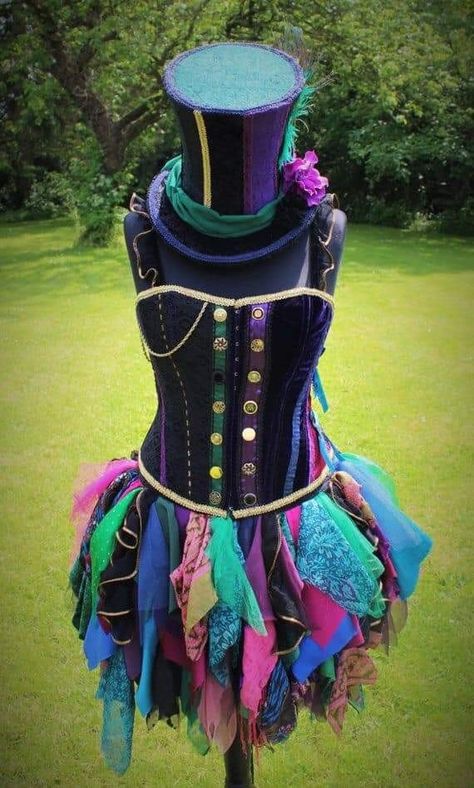 Mad Hatter Costume Female, Female Mad Hatter, Mad Hatter Diy Costume, Mad Hatter Outfit, Mad Hatter Halloween Costume, Corset Ideas, Mad Hatter Cosplay, Diy Fantasia, Hatter Costume