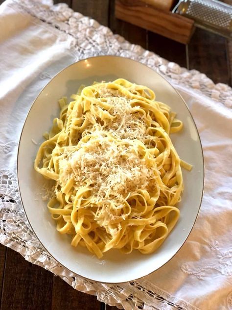 Quick And Creamy Fettuccine Al Burro Roman Food, Fettuccine Noodles, Italian Dinner Recipes, Quick Pasta, Quick Pasta Recipes, Butter Pasta, Italian Recipes Easy, Italian Pasta Recipes, Making Pasta