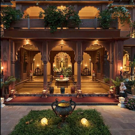 Indian Houses, Riad Marrakech, Indian Interiors, Indian Home Design, House Design Pictures, Indian Homes, Indian Architecture, Luxury Boutique Hotel, Hotel Boutique