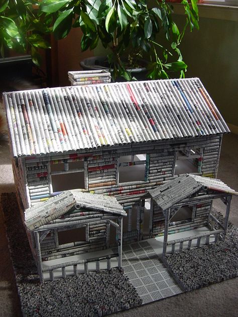 Newspaper House Craft, Things To Make With Newspaper, Newspaper Diy Ideas, Newspaper Box Diy, Recycle Newspaper Crafts, Diy With Newspaper, Newspaper Art Diy Creative, Newspaper Crafts Diy Creative, Crafts With Newspaper