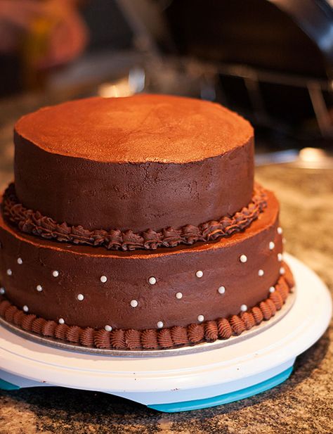 How to make a 2-tier chocolate birthday cake How To Make A Two Tier Cake, 2 Tier Chocolate Cake Decoration, Birthday Cake For Men Easy, 2 Tier Chocolate Cake, Tired Cake, Chocolate Birthday Cake Recipe, Tyre Cake, Birthday Cake For Men, Mum Cake