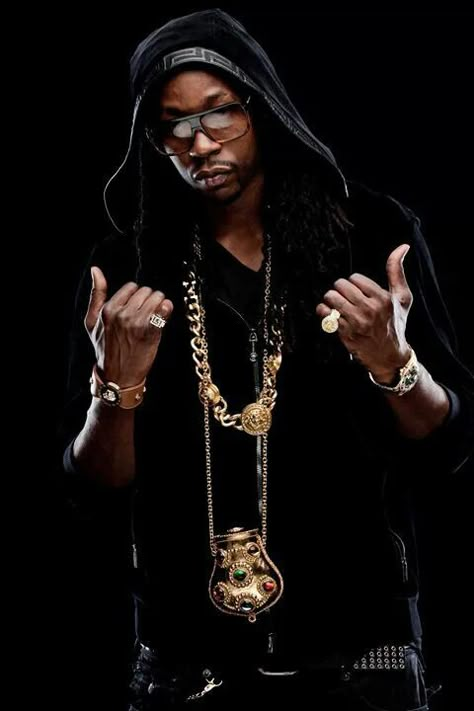 2 Chainz Rapper Pics, Popular Rappers, Men Swag, Hip Hop Poster, 2 Chainz, Wallpaper Music, Rap Wallpaper, Chance The Rapper, Music Backgrounds