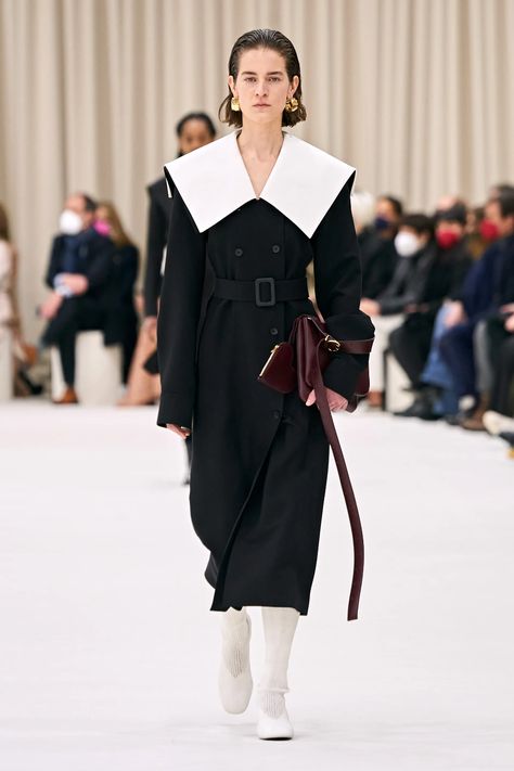 Fashion Week Trends, Pregnancy Wardrobe, Milano Fashion Week, Wool Blend Coat, Fall 2022, Fashion Show Collection, Fashion Fabric, Jil Sander, Womens Fall