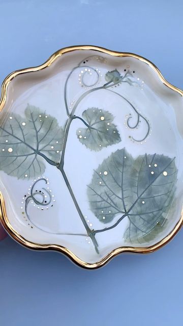 Pottery Kiln, Dynamic Movement, Leaf Bowls, Grape Leaf, Pottery Ideas, Dry Clay, Grape Leaves, Air Dry Clay, Stoneware Clay