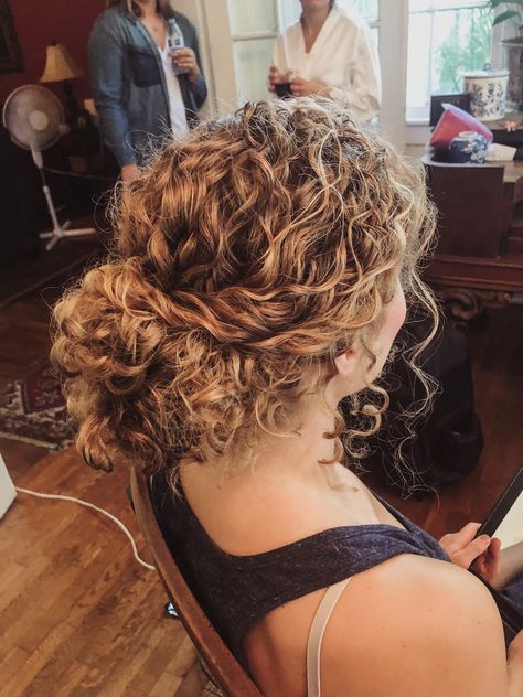 Natural Curly Updo, Curly Hair Latina, Naturally Curly Hair Updo, Natural Hair Updo Wedding, Bridesmaid Hair Curly, Curly Bridal Hair, Curly Hair Up, Long Natural Curly Hair, Updo Curly