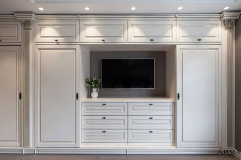 Built In Wardrobe Ideas With Tv, Built In Closet With Tv, Wardrobe Carpentry, Closet Con Tv, Built In Bedroom Cabinets, Bedroom Built Ins, Bedroom Wall Units, Cabin Renovation, House Redesign