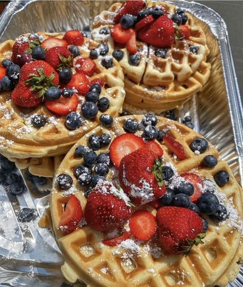 Waffle Shop, Dessert Presentation, Breakfast Waffles, Breakfast Bites, Fruit Shop, Easy Food Art, Burgers Sandwiches, Vanilla Coffee, Pastry Shop