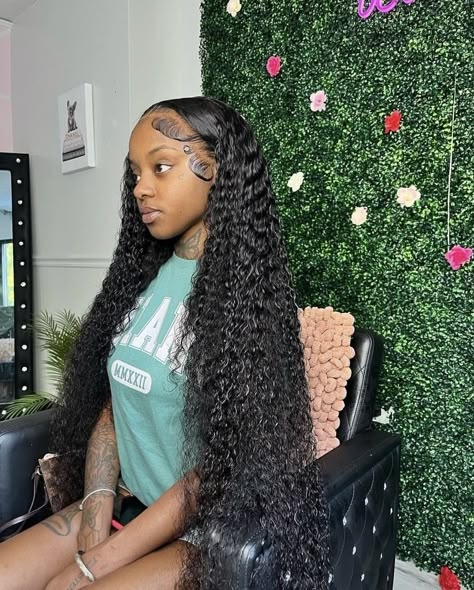 𝚙𝚒𝚗 | 𝚑𝟶𝟶𝚍𝚛𝚒𝚌𝚑𝚟𝚊𝚌𝚊 | Curly Hair Sew In, Black Hair Video, Frontal Wig Hairstyles, Black Ponytail Hairstyles, Hair Wigs For Black Women, Frontal Hairstyles, Pretty Braided Hairstyles, Curly Lace Front Wigs, Dope Hairstyles