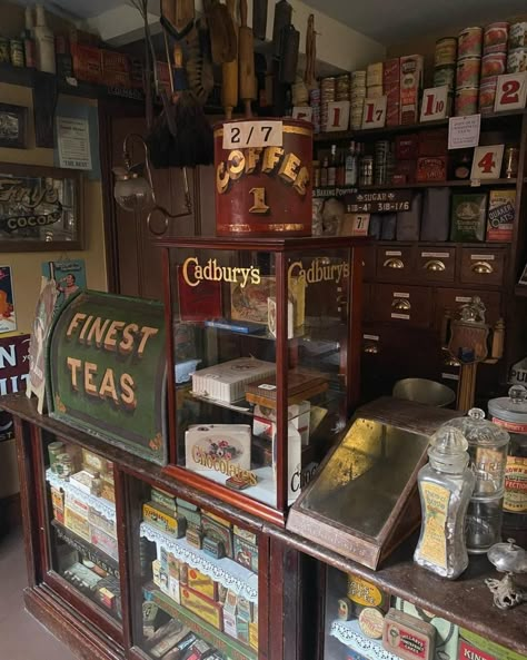 Kitchen Scullery, Vintage Store Ideas, Cotswolds Cottage, Dolls House Shop, Antique Aesthetic, Victorian Books, Victorian Kitchen, Victorian Mansions, Neo Victorian