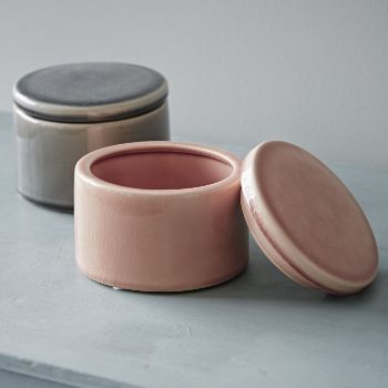 Ceramic Trinket Box: Stunning simplistic ceramic trinket box in a beautiful pink or grey glaze. -Perfect for a bedroom to keep your jewellery or as a nice feature in a living room -A Broste Copenhagen product Copper And Grey Bedroom, Quirky Products, Copper And Grey, Broste Copenhagen, Ceramic Boxes, Telephones, Interior Trend, Ceramic Design, House Doctor