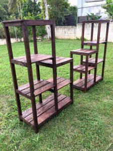 Pallet Furniture Table, Shelves Rack, Pallet Furniture Ideas, Pallet Tables, Diy Pallet Couch, Diy Joy, Rustic Furniture Diy, Wooden Pallet Furniture, Pallet Creations