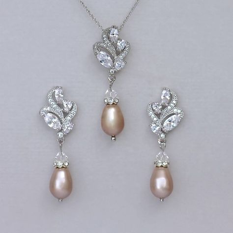 Hey, I found this really awesome Etsy listing at https://www.etsy.com/listing/126403079/champagne-pearl-jewelry-set-white-gold Champagne Jewelry, Pearl Wedding Jewelry Sets, Winter Bridal Jewelry, Bridal Jewelry Pearl Sets, Necklaces Wedding, Beautiful Bridal Jewelry, Pearl Jewelry Set, Gold Bridal Necklace, Pearl Bridal Jewelry