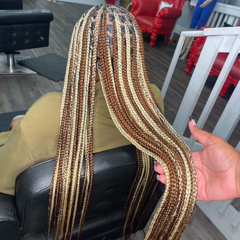 Two Toned Blonde Knotless Braids, 350 613 Knotless Braids, Honey Blonde And Brown Knotless Braids, 30 And 613 Braids, Brown Blonde Braids Black Women, Brown And Blonde Hair Braids, Brown And Blonde Knotless, Two Tone Knotless Braids, Blonde And Brown Braids For Black Women