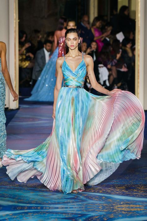 Zuhair Murad Spring 2019 Couture Collection - Vogue Fashion Design Inspiration, Fashion Week Dresses, Colourful Fish, Zuhair Murad Haute Couture, Big Dresses, Collection Couture, Paris Mode, Spring Couture, Upcycled Clothing