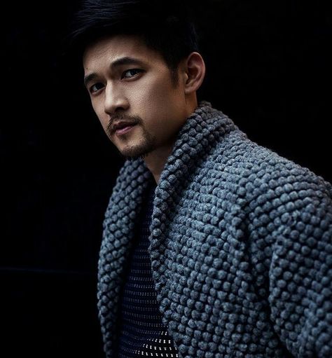 Nouveau photoshoot de Harry ShumDario Jr. #actor #harryshumjr #glee #shadowhunters #malec #photoshoot Mike Chang, Harry Shum Jr, Harry Shum, Magnus And Alec, Moving To San Francisco, Shadowhunters Malec, Matthew Daddario, City Of Bones, Shadow Hunters