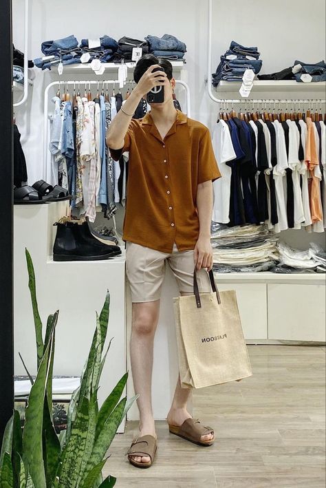 Ootd Cowo Simple, Ootd Men Outfits, Vintage Streetwear Men, Outfit Cowo, Outfit Cowok, Outfit Pria, Korean Street Fashion Men, Fashion Cowok, Asian Men Fashion