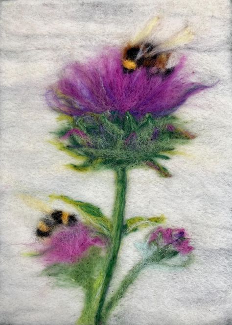 Needle Felt Bee, Needle Felt Pictures, 2d Needle Felting Ideas, Needle Felting 2d, 2d Felting, Needle Felted Pictures, Thistle Flower, Felt Pictures, Needle Felting Projects