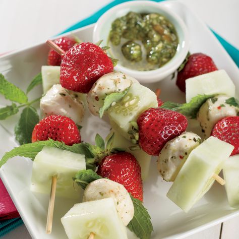 Instead of tomatoes, this caprese skewers recipe uses fresh strawberries. Savory Strawberry Recipes, Strawberry Caprese, Mint Pesto, How To Cook Polenta, Meals For The Family, Caprese Skewers, Picnic Recipes, Fruit Cobbler, Skewer Recipes