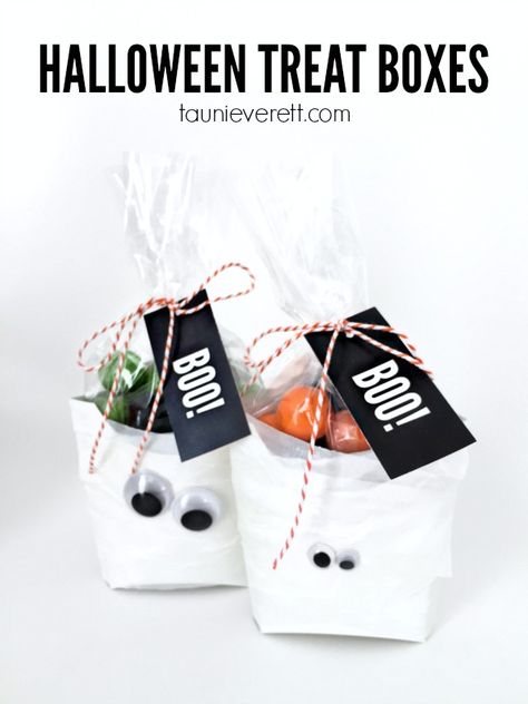 Simple Halloween treat boxes for your trick-or-treaters or give away as a fun party favor. Utilize easy-to-follow instructions and printable tag. Brownie Ideas, Cute Halloween Treats, Halloween Treat Boxes, Halloween Favor, Hershey Candy, Halloween Treats Easy, Halloween Favors, Treat Ideas, Halloween Printable