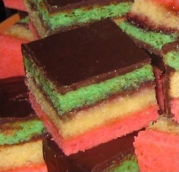 Italian Rainbow Cookies with real clear instructions...pretty and yumcious! Squash Stuffing, Rainbow Cookies Recipe, Italian Rainbow Cookies, Cookies Italian, Xmas Cookie, Italian Cookie, Cookie Making, Raspberry Almond, Green Cake